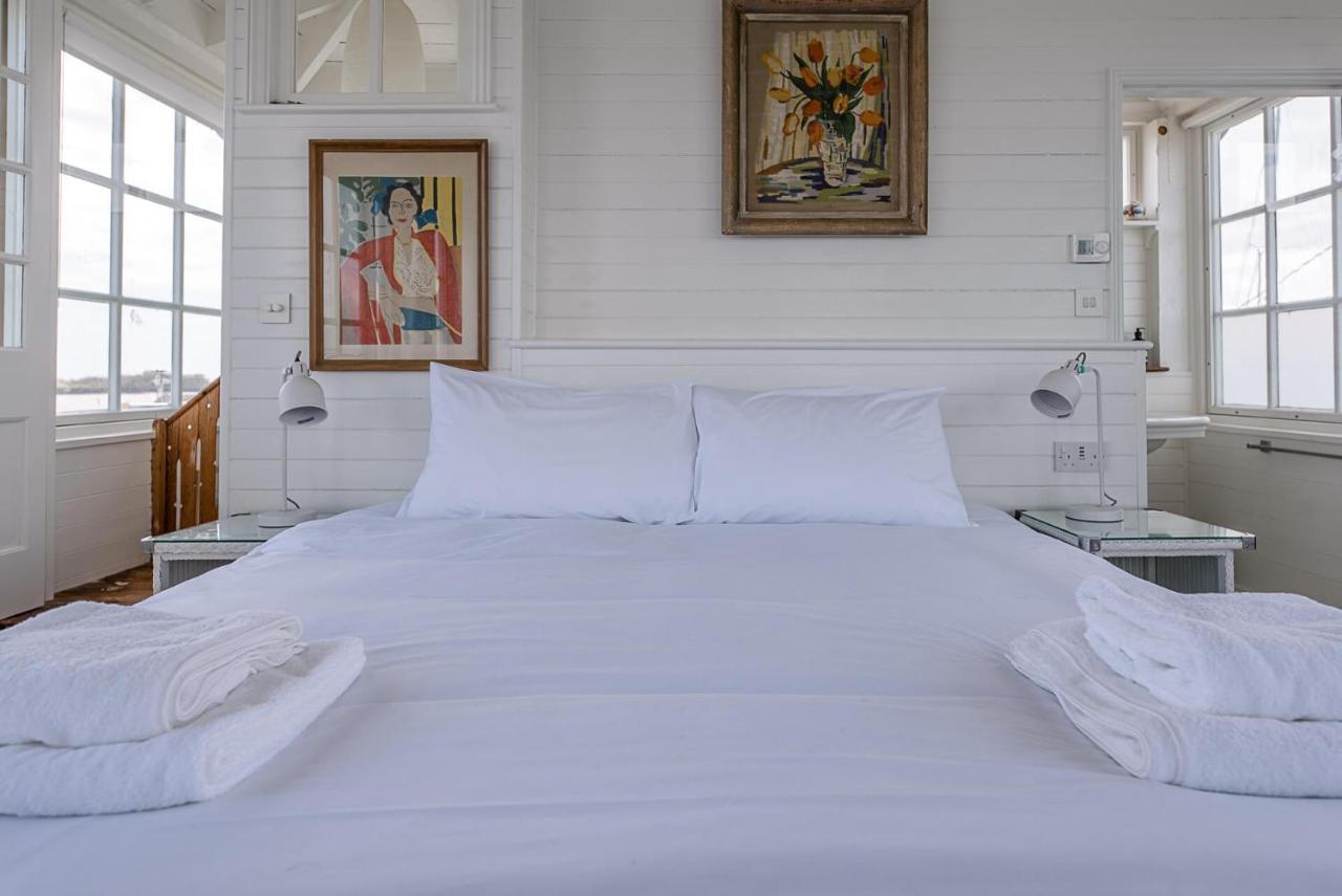The Boathouse In Felixstowe Ferry - Stunning Waterfront Property Ngoại thất bức ảnh