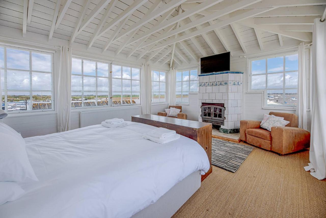 The Boathouse In Felixstowe Ferry - Stunning Waterfront Property Ngoại thất bức ảnh